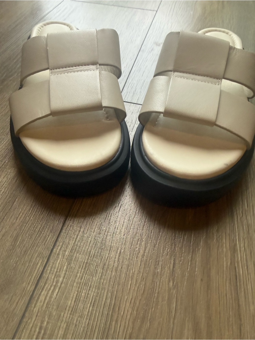 Vagabond Cream Leather Woven Slide Sandals with Black Sole - Picture 3 of 3